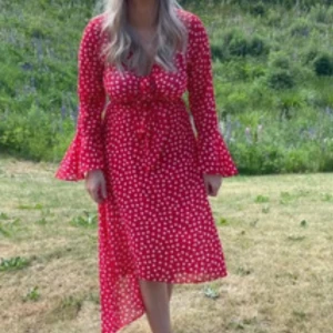 Adoore klänning  - Jätte fin adoore kläning till midsommar/sommaren 