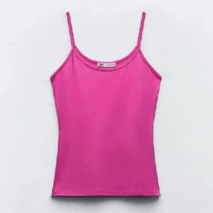 Rosa linne från zara !! <3 - Säljer mitt nästan helt oanvända zaralinne- köpt i Berlin. Andra bilden är lånad då jag inte har tid att ta egna 💗💗 passar XS-M men är i strl S. Så himla skönt material!