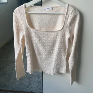 Topp - Superfin topp ifrån mango med cool ringning, i nyskick