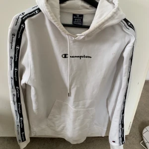 Champion Hoodie - Vit champion hoodie, riktigt fräsch. Medium