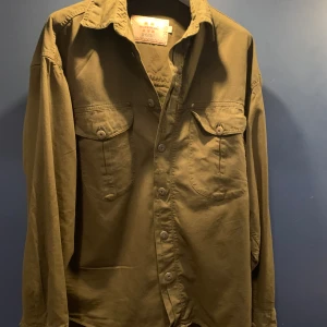 Overshirt  - Tjena, säljer nu min riktigt snygga overshirt/skjorta som är perfekt för sommaren från Matinique. Ny pris 1200kr Om du har några frågor är det bara att skriva. 