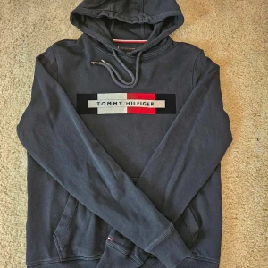  tommy hilfiger tröja  - tommy hilfiger tröja storlek S 