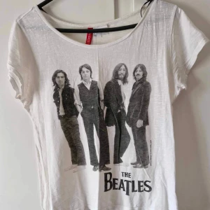 T-shirt med tryck - Storlek XL  Använd några gånger och är fin och bra i övrigt