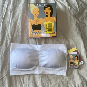 Bandeau bh - Sprillans ny bandeau bh som inte passade mig alls (jag har för små tits) och kan inte skicka tbx pga ”hygienskäl”. Högra inlägget ser ut att ha legat vikt, därav vecket. Hoppas det försvinner med tiden! Kostade 250 kr i nypris🫶🏻