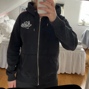 Vintage Nike  - Unik zip hoddie från Nike🤍osäker på storlek då de inte står i den🤍pris kan diskuteras 