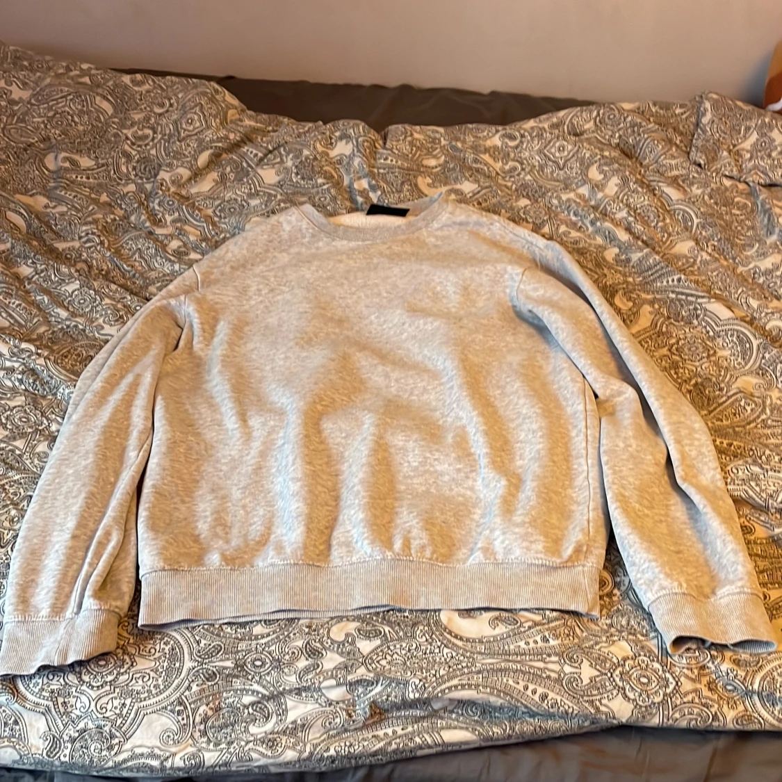 Grå sweatshirt 