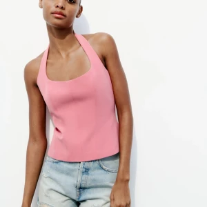 Rosa åtsittande topp - Aldrig använd, hann inte skicka tillbaks! Så ny med prislapp kvar🫶🏼 nypris 329 kr