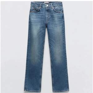Säljer dessa mid-waist jeans ifrån zara då de tyvärr inte kommer till användning längre💋inga tecken på användning, går ej att få tag på längre💓