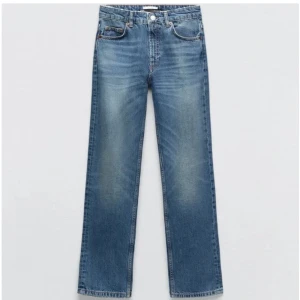 Zara jeans - Säljer dessa mid-waist jeans ifrån zara då de tyvärr inte kommer till användning längre💋inga tecken på användning, går ej att få tag på längre💓