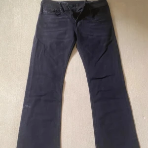 Dieseljeans - Så snygga, säljer för att de var lite för stora på mig. 🥰