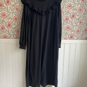 Klänning  - Ny bara provad 