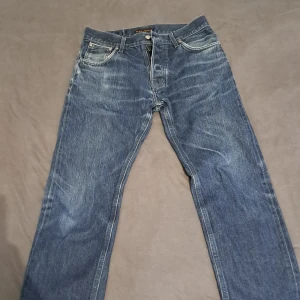 Nudie jeans - Säljer ett par nudie jeans I skick 8/10