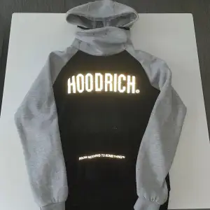 Hoodrich hoodie, 9/10 skick och köpt från JD sports. Pris kan diskuteras!