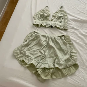 Pyjamas topp och shorts set  - Från missguided tingeling vibes typ