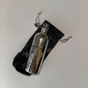 Montale chocolate greedy - Montale chocolate greedy 100 ml. Blind buy som inte föll mig i smaken, men hoppas att den kan glädja någon annan! Den är nyköpt så knappt använd, nypris: 1400 kr