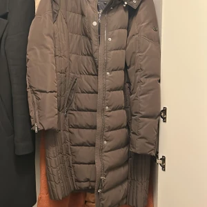 Jacka - Vinterjacka , finns päls till.  