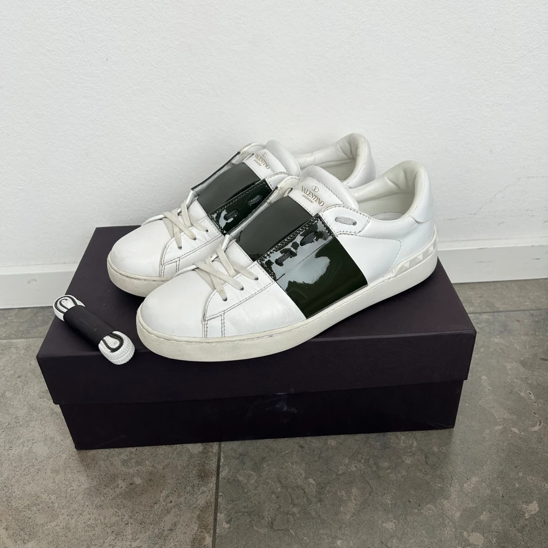 Valentino opens skor