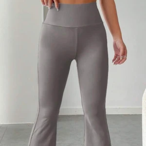 Träningsbyxor  - Jätte fin men satt tight vid magen för min smak 