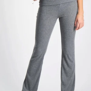 Yoga pants ❤️ - Säljer dessa utsålda yoga pants köpta på gina young i somras❤️Storlek 158/164 men motsvarar XS/S