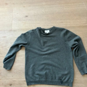 Cashmere tröja - Cashmer tröja grå/grön strl 158-164