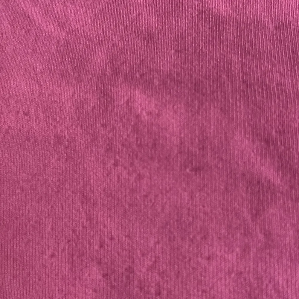 Säljer mitt fina rosa zara linne. Den är lite nopprig men det är inget som syns när den sitter på☺️. Toppar.