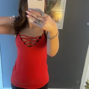 Linne  - Ascoolt linne från New Yorker! Nästan helt oanvänd😙💘storlek m men sitter som s! 