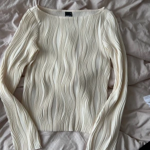 topp - från ginatricot, knappt använd 