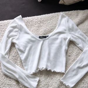 Topp  - Vit topp från boohoo! Storlek S 🤍