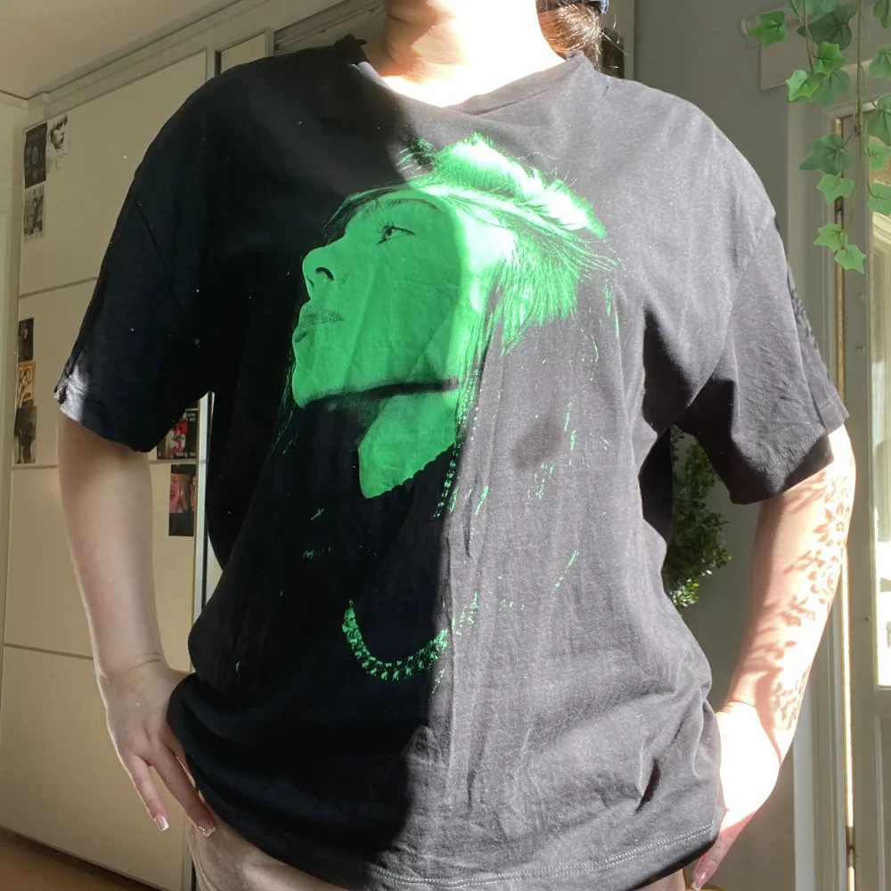 Snygg billie eilish T-shirt i superfint skick! . T-shirts.