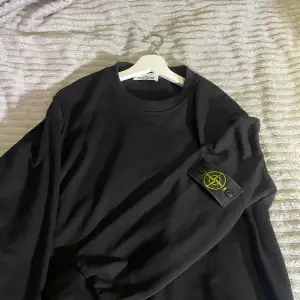 Säljer denna Stone island tröjan me scan på kan säljas billigare vid snabb affär!!