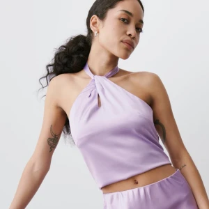 Fest top - Fin fest top eller som man kan ha nu till våren/sommaren. Från Gina nypris 249kr🩷🩷 den är öppen i ryggen som man knyter