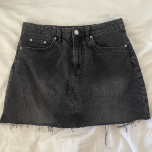 Svart jeans kjol  - Jeanskjol i bra skick 