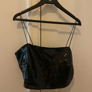 Glittrig topp  - Fin topp använd 1gång