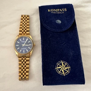 Kompass Stockholm Klocka - En guldig klocka liknande Rolex modell. Inget kvitto kvar tyvärr. Tiden står still. Justerbar.