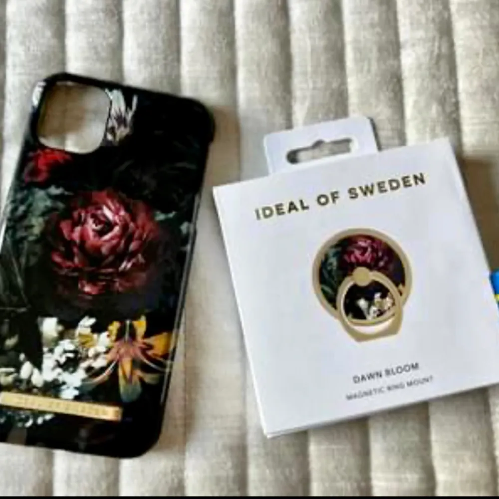Ideal of Sweden mobilskal i fint skick samt en matchande oanvänd ring till iPhone11.. Accessoarer.