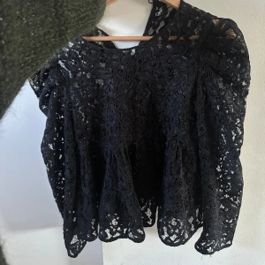 Ur söt blus med fina axlar - Söt fin blus