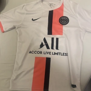 Psg tröja  - Säljer denna psg tröja, knappast använd 