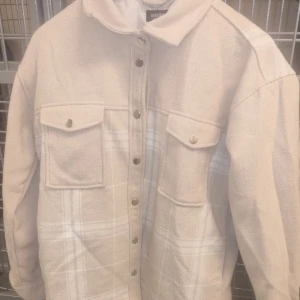 Skjortjacka bubbelroom  - Skjortjacka i storleken 36/38 