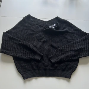 Svart stickad kofta  - Väldigt bra skick, passar även M