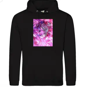 Säljer denna svarta hoddie ifrån The cool elephant med ett snyggt rosa/lila tryck på. Hoddien är väldigt sparsam använd, så gott som ny. Skulle dock säga att den sitter mer som en Xs än S- dvs liten i storleken.🩷 Skriv innan ni köper!!