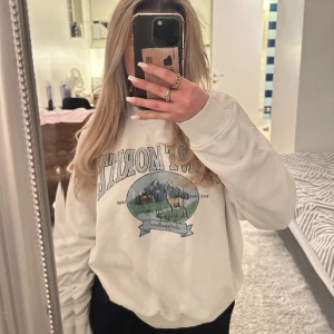 Tröja - Tröja från Hm, säljer då jag inte använder den längre. Storlek XL men känns som M/L.