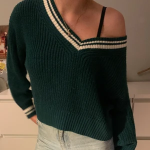 Stickad Tröja  - Så gullig stickad tröja från Hm. Använder inte längre