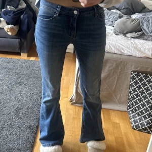 Lågmidjade bootcut jeans - Endast en gång använda! Köpta för 500 kr! 