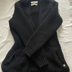 Superfin kofta - Superfin kofta från 365 köpt för flera år sedan! Använd fåtal gånger med stor försiktighet då koftan är i nyskick och väldigt fint gjord.