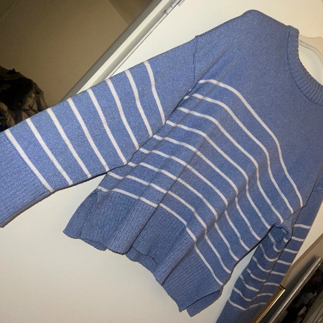 Ny tröja i storlek L