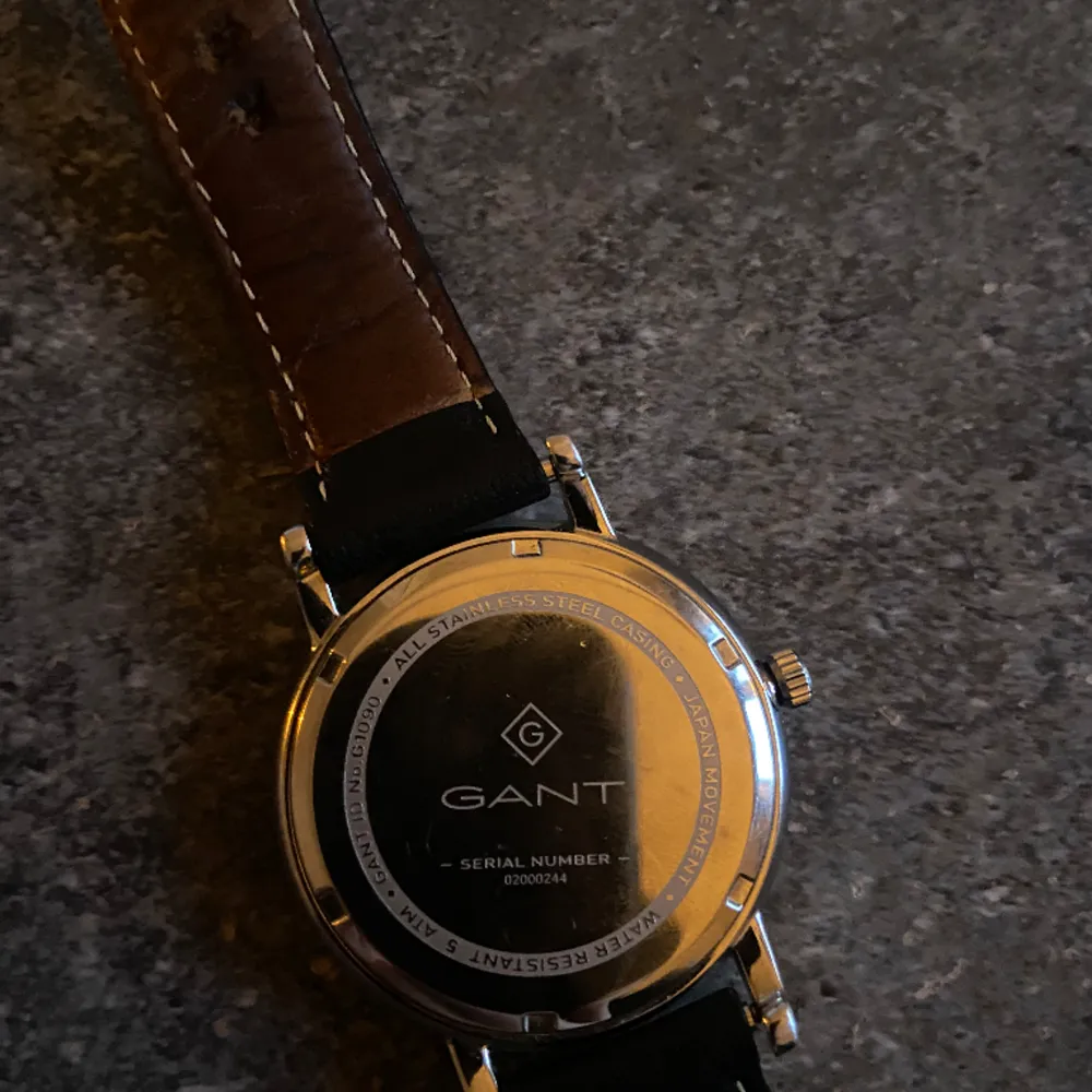 Tja säljer denna riktigt snygga gant klocka. Köpt av en vän, nypris runt 1000kr mitt pris 550kr. Hör gärna av dig ⚡️. Accessoarer.