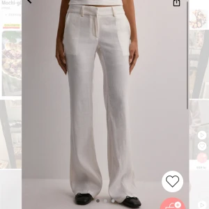 Linnebyxor - Säljer de populära linnebyxorna från Nelly då jag köpte två par. Aldrig använda med lapp kvar. Finns ej i storlek på Nelly just nu. Lite långa på mig som är 165