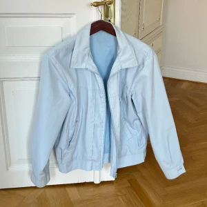 Blå vårjacka  - Nyskick 