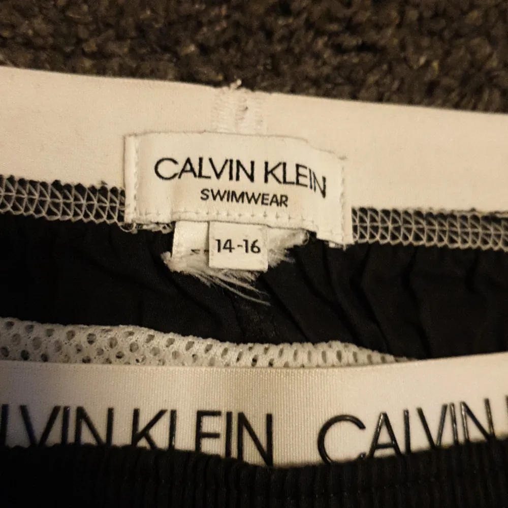 Säljer nu mina Calvin Klein badshorts då de är försmå för mig . Shorts.