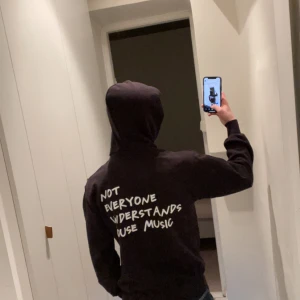 Marcus Rolf Hoodie - Svår att få tag på limited marcus rolf hoodie köpt själv av honom, mint condition. Sänker vid snabbt köp!